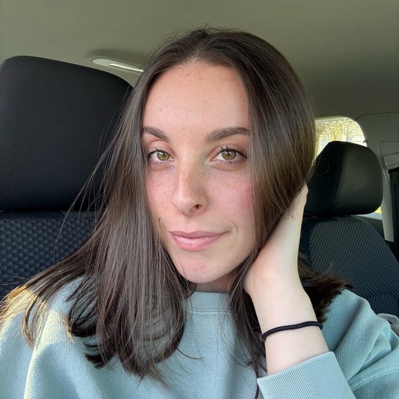 Meet your Posher, Sabrina - Picture 1 of 1